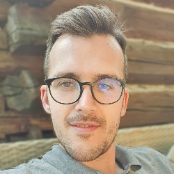 Stefan R.